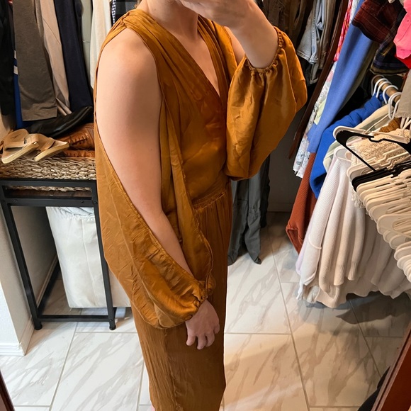 VICI - jumpsuit, sleeve cut out and open back - rust color - Picture 4 of 4